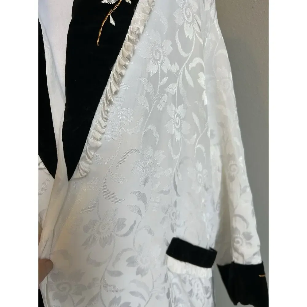 VTG 1950’s White Damask & Velvet Floral Embroidered Robe House Coat Retro Japan